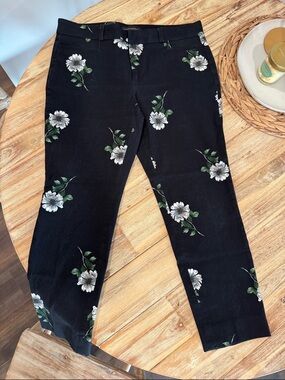 Banana Republic Black Cropped Pants with White Floral Print 8P EUC